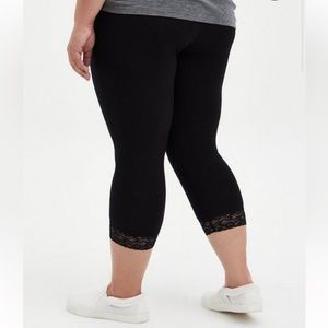 Torrid Size 2 Black Crop Lace Leggings 🖤🖤